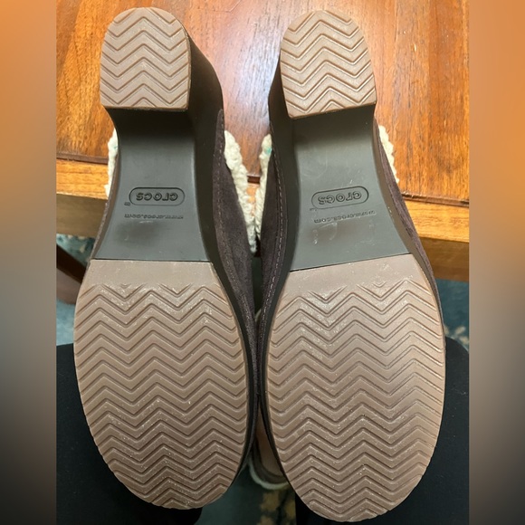Crocs Brown Suede Wedge FauxFur - excellent shape-like new-no wear/no scuffs! 8s - Picture 5 of 7